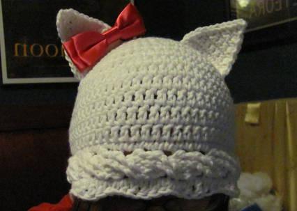 háčkovaný klobouk s kočičími ušima