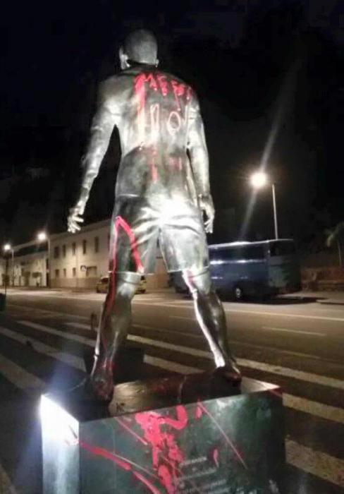 Památník Ronaldo vandalismu